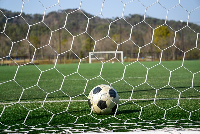 荷媒：阿贾克斯总监和滕哈格进行了长时间交谈，希望他二进宫