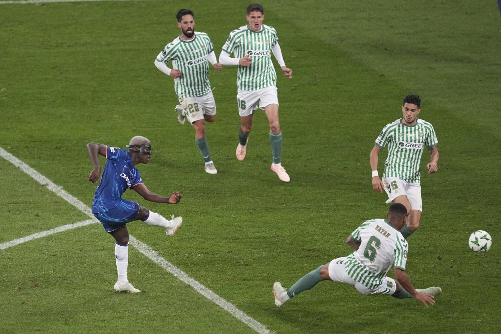 前热火助教爆料莱利曾威胁某超级球星：宁可以交易你也不解雇他